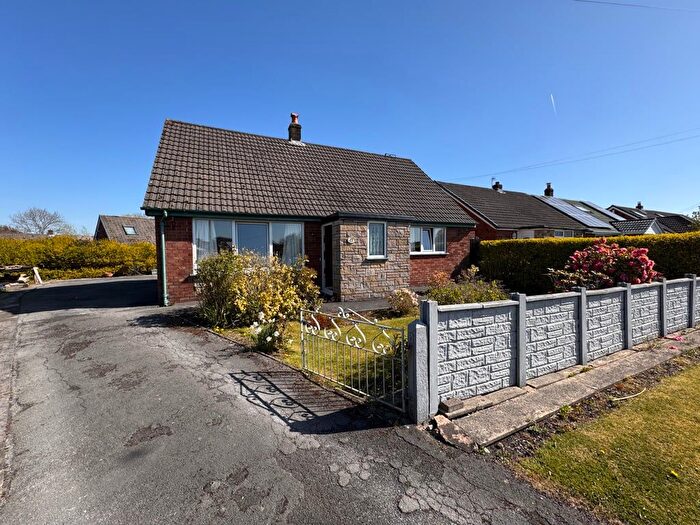 2 Bedroom Detached Bungalow For Sale In Dob Lane, Walmer Bridge, Preston, PR4