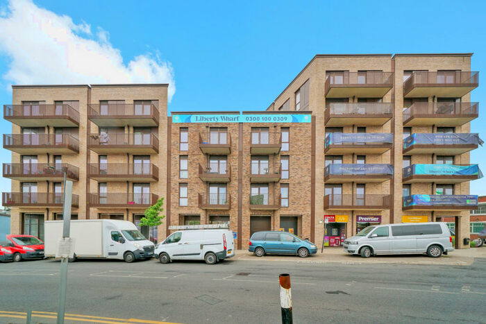 1 Bedroom Flat For Sale In Waterfront Heights, Mount Pleasant, Wembley, Middlesex, HA0