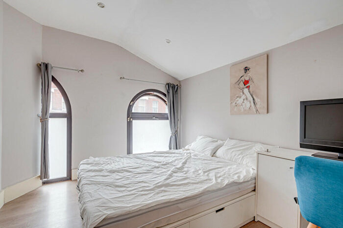 Apartment To Rent In Lithos Road, Finchley Road, NW3