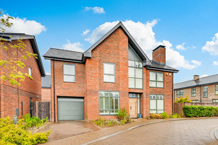 5 Bedroom Detached House For Sale In Dorchester Mews, Chertsey, KT16