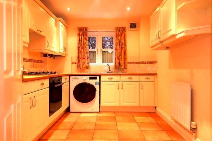 2 Bedroom Flat To Rent In Winchester Road, Southampton, SO16
