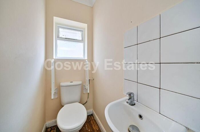 2 Bedroom Detached House For Sale In Abercorn Close, Mill Hill, NW7