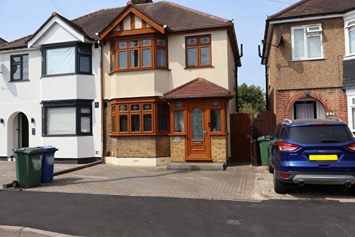 3 Bedroom Semi Detached House For Sale In Heath View Road, North Grays, Thurrock, RM16