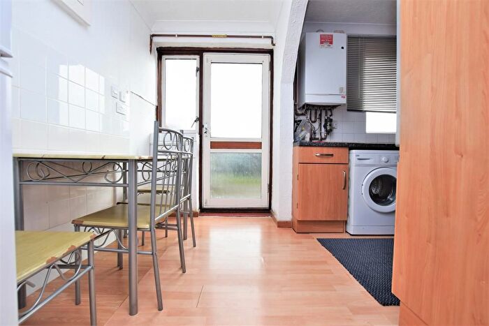 2 Bedroom End Of Terrace House To Rent In Wren Road, Dagenham, RM9