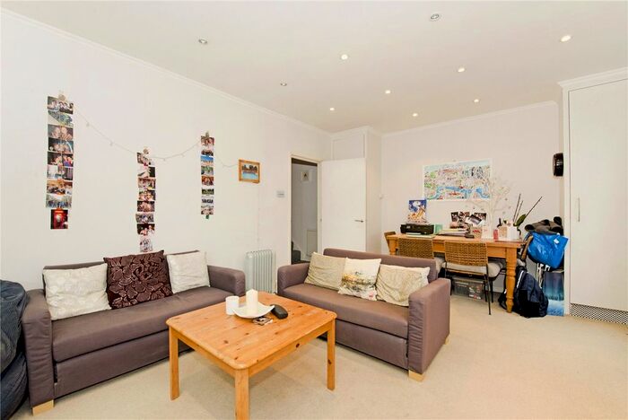 3 Bedroom Flat To Rent In York Way, Camden, N7