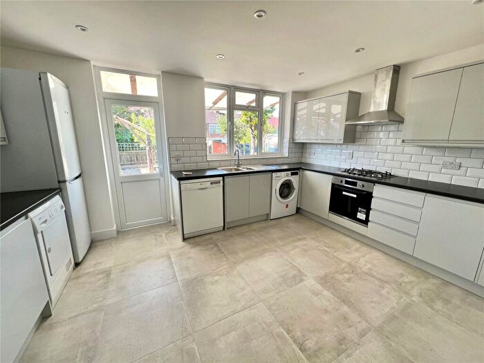 4 Bedroom End Of Terrace House To Rent In Shrewsbury Road, London, N11