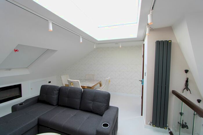 1 Bedroom Flat To Rent In Garratt Lane, London, SW18