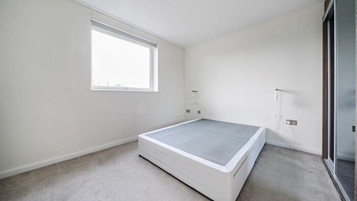 1 Bedroom Flat For Sale In Cranton Avenue, Hayes, UB3