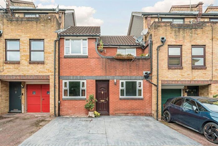 2 Bedroom House For Sale In Greenland Mews, Deptford, SE8