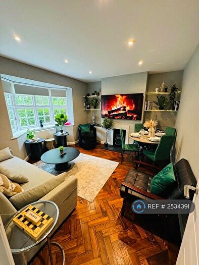 1 Bedroom Flat To Rent In Midholm Close, London, NW11