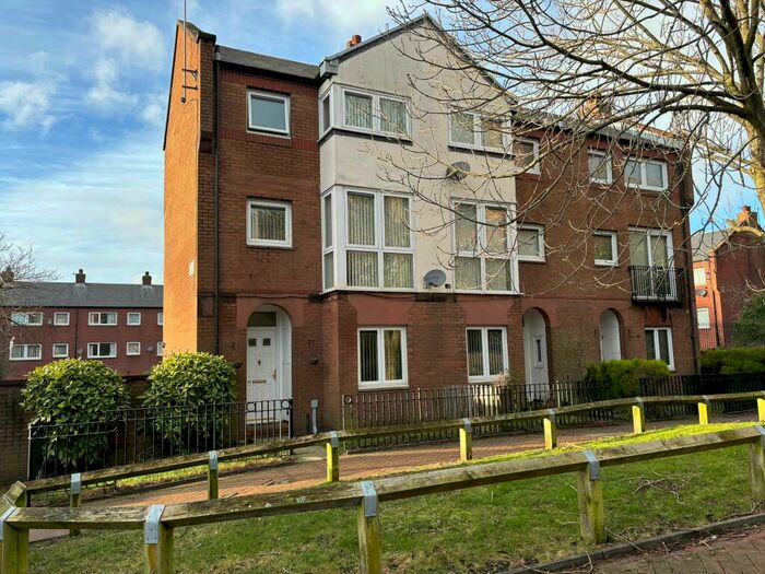 3 Bedroom Town House To Rent In Alfred Mews, Liverpool, L1