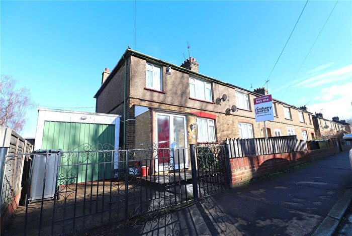 3 Bedroom End Terrace House For Sale In Gunn Road, Swanscombe, Kent, DA10