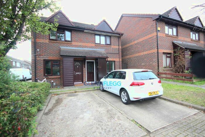 2 Bedroom Property To Rent In Littlebrook Avenue, Burnham, Slough SL2
