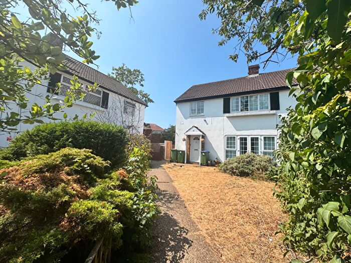 2 Bedroom Maisonette To Rent In Three Corners, Bexleyheath, DA7