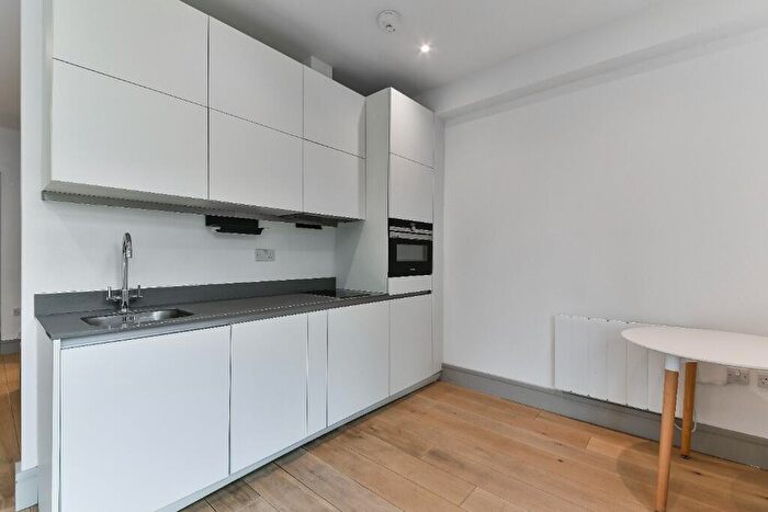 1 Bedroom Flat To Rent In Imperial Drive, Harrow, Middlesex, HA2