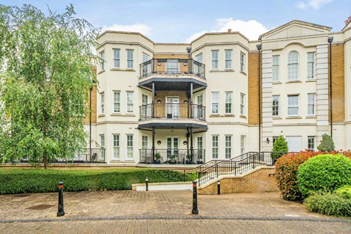 3 Bedroom Penthouse For Sale In Westerham Road, Keston, Kent, BR2