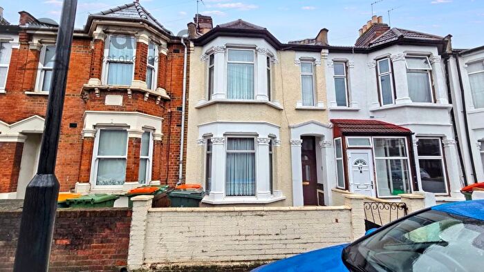 3 Bedroom Terraced House For Sale In Little Ilford Lane, Manor Park, E12