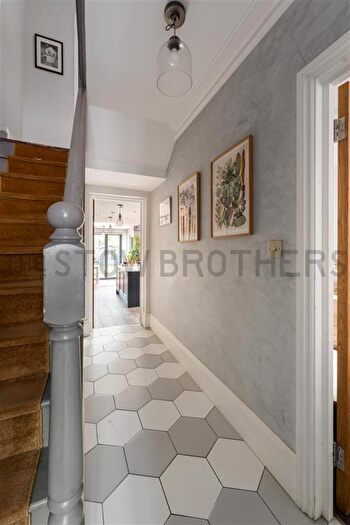 4 Bedroom House To Rent In Walpole Road, London, E17