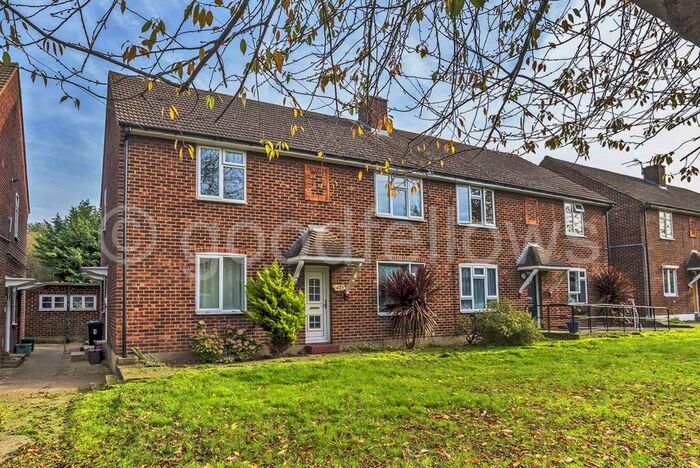 3 Bedroom Flat To Rent In Perth Close, London SW20