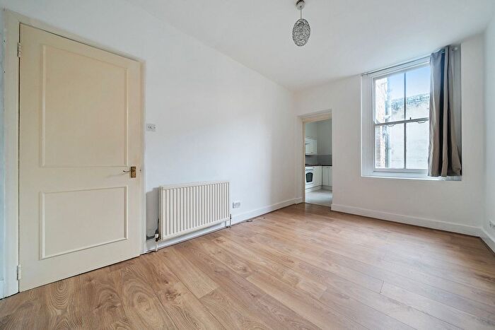 1 Bedroom Flat For Sale In Tower Bridge Road, London, SE1