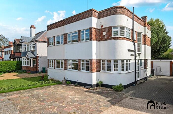 3 Bedroom Semi Detached House For Sale In Ravensmead Road, Bromley, BR2