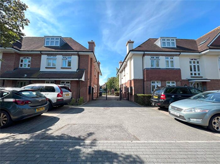 3 Bedroom Apartment To Rent In Milton Road, Bournemouth, Dorset, BH8