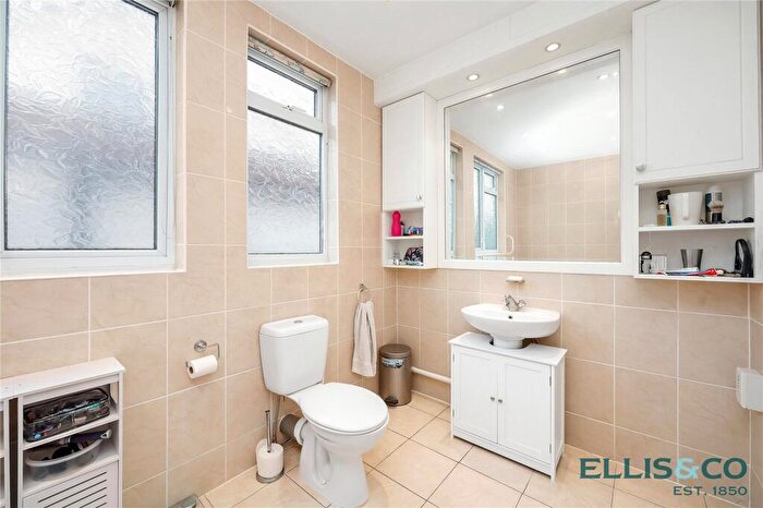 5 Bedroom Detached House For Sale In Claremont Park, Finchley, London, N3