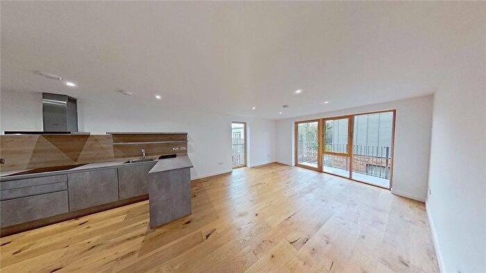 2 Bedroom Flat To Rent In Hughes Close, Edinburgh, EH7