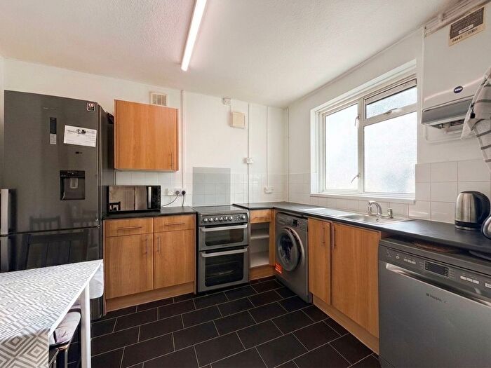 3 Bedroom Flat To Rent In Heather Lane, Yiewsley, UB7