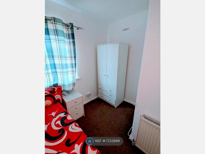 4 Bedroom Semi-Detached House To Rent In Stamfordham Drive, Liverpool, L19