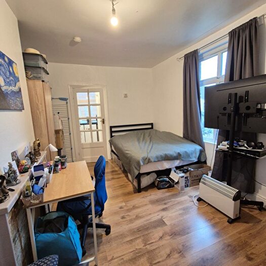 Studio To Rent In Ivy Road, Walthamstow, E17