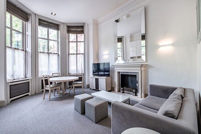 1 Bedroom Flat To Rent In Cadogan Square, London, SW1X