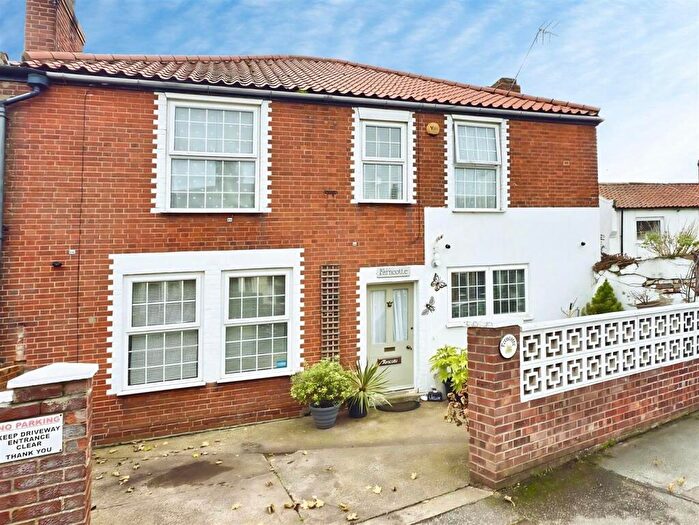 3 Bedroom Semi Detached House For Sale In Church Road, Lowestoft, Suffolk, NR32