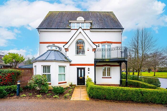 5 Bedroom Semi Detached House For Sale In Railton Road, Queen Elizabeth Park, Guildford, GU2