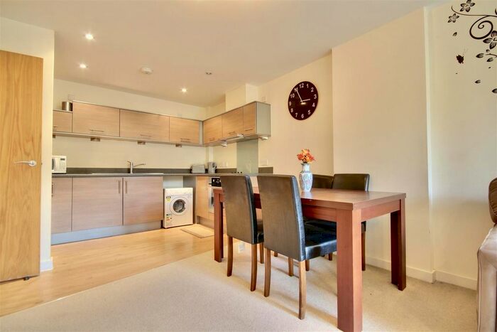 2 Bedroom Flat To Rent In Cross Street, Portsmouth, PO1