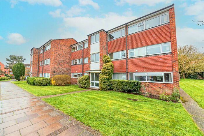 2 Bedroom Apartment To Rent In Elms Road, Wokingham, RG40