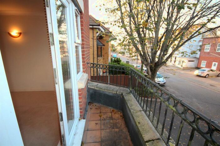 2 Bedroom Flat To Rent In Westby Road, Bournemouth, BH5
