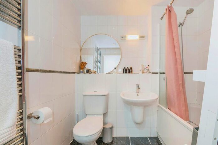 1 Bedroom Flat For Sale In Neptune Way, Southampton, SO14