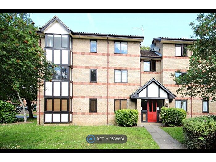 1 Bedroom Flat To Rent In Woodland Grove, Epping, CM16