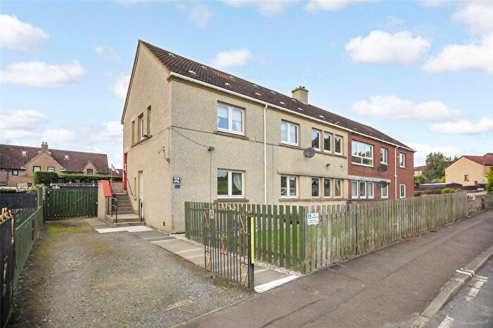 3 Bedroom Flat For Sale In Sinclair Drive, Cowdenbeath, Fife, KY4