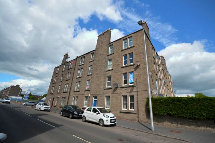 2 Bedroom Flat To Rent In Clepington Road, Coldside, Dundee, DD3