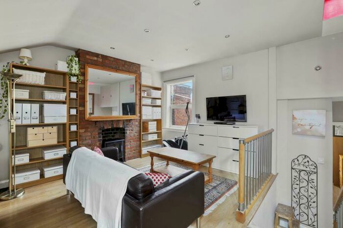 1 Bedroom Flat To Rent In Rathcoole Gardens, Crouch End, N8