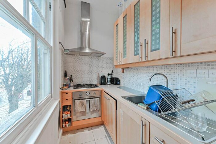 1 Bedroom Flat To Rent In Manor Road, Stoke Newington, London, N16