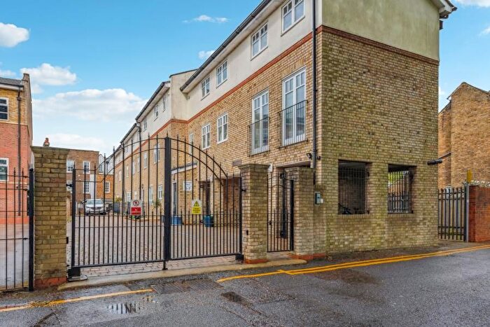 2 Bedroom Maisonette To Rent In Watford Field Road, Watford, WD18