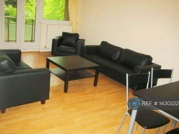 3 Bedroom Flat To Rent In St. Peters Court, London, SE4