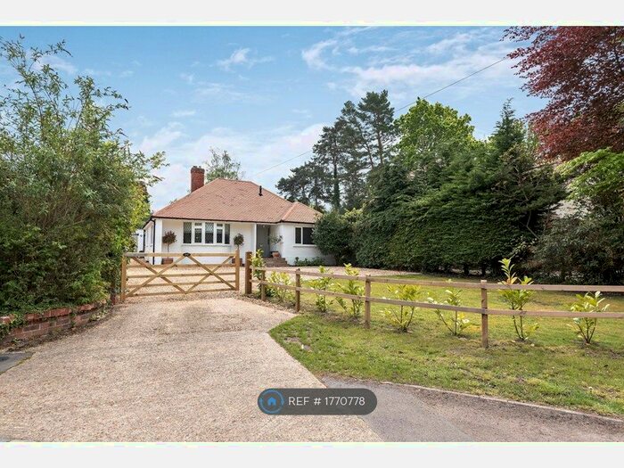 4 Bedroom Bungalow To Rent In Finchampstead Road, Finchampstead, Wokingham, RG40