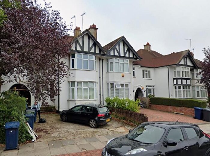 Studio To Rent In Ashbourne Avenue, London, NW11
