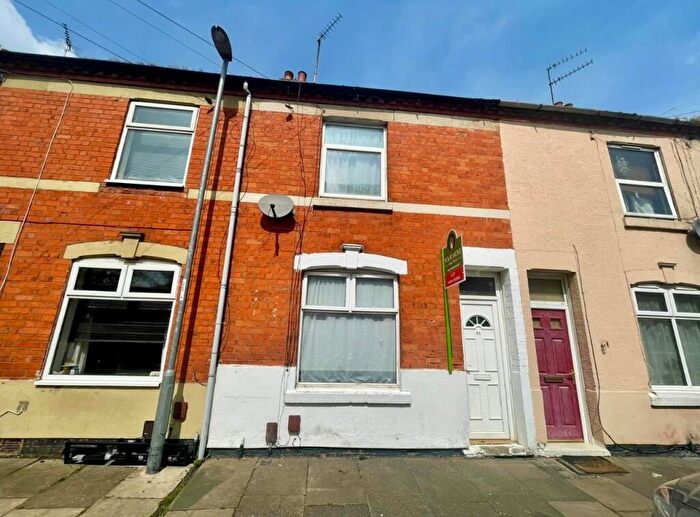 3 Bedroom House To Rent In Spencer Street, Northampton, NN5