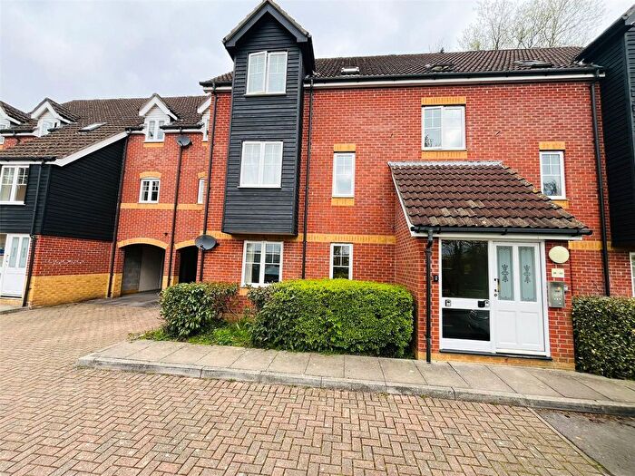 2 Bedroom Flat To Rent In Gould Close, Newbury, Berkshire, RG14
