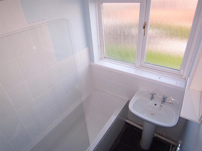 2 Bedroom Flat To Rent In Armeston, Sheephouse Way, New Malden, KT3